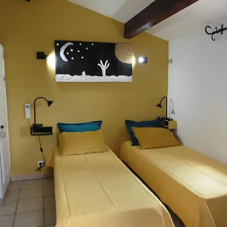 With Private Terrace, Hébergement de vacances